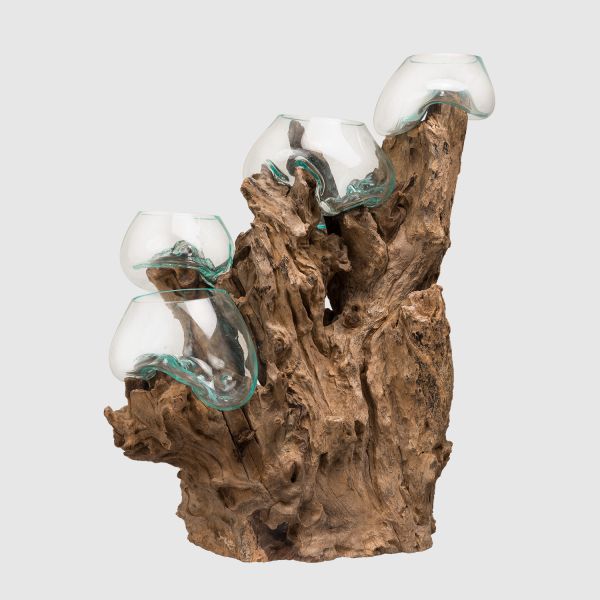 Foukané sklo na kořenové skulptuře