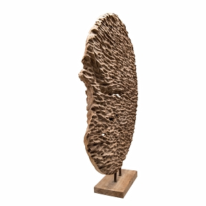 Starý teak s řezbou